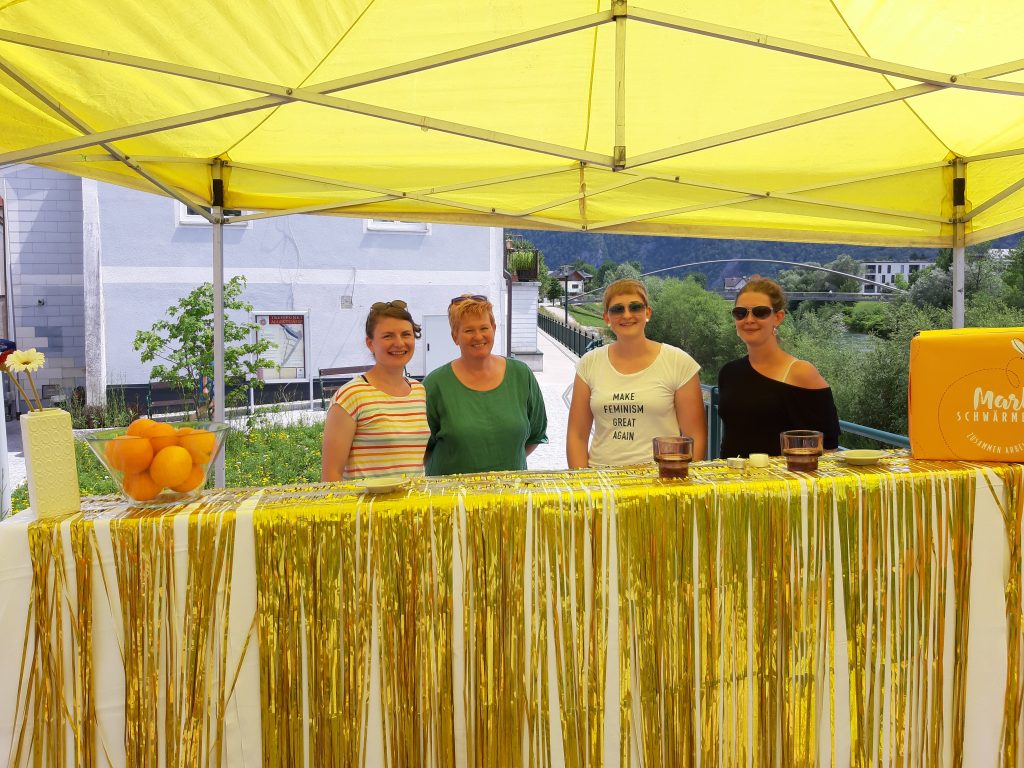 Erfrischende Getränke und Infos zum Projekt gab's beim sommerlichen Brückenfest.